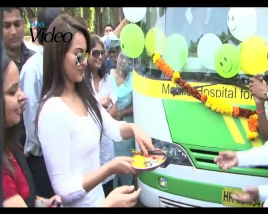 Sonakshi flags off an NGO van