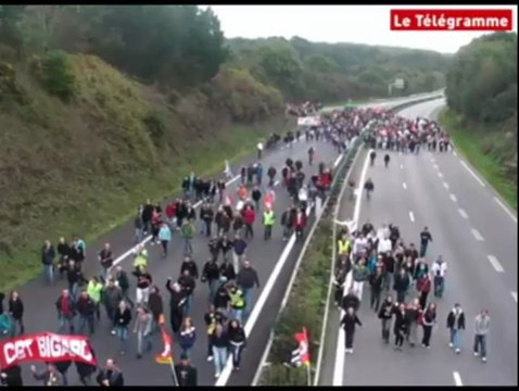 Quimperlé (29). Des bandelettes sur la mairie et blocage de la voie express
