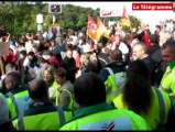 Morlaix (20). Des manifestants chantent devant la sous-préfecture
