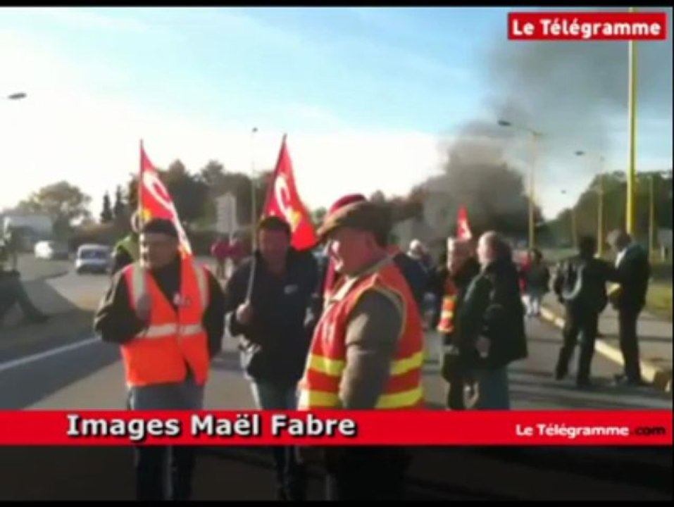 Vannes (56). Sur le barrage du rond-point des Trois-Rois