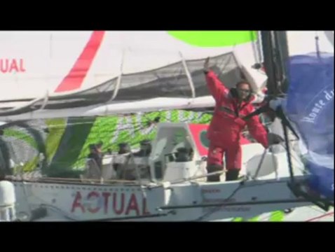 Route du Rhum. Yves Le Blevec va tenter une réparation demain