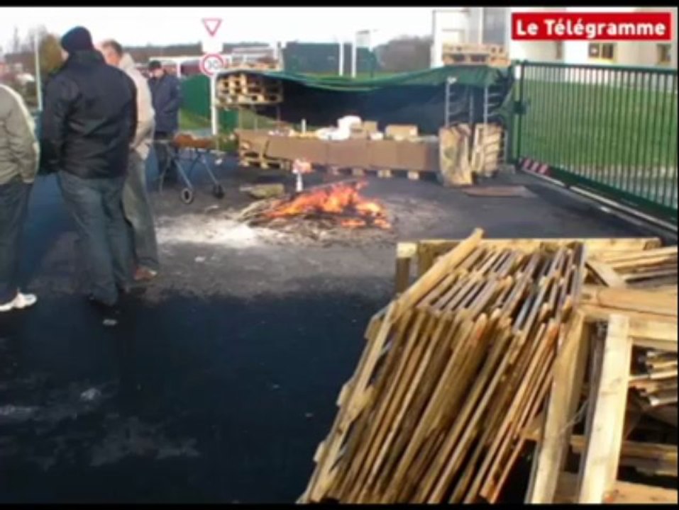 Ergué-Gabéric (29). Des producteurs de porcs bloquent des camions étrangers
