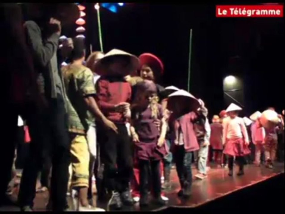 Loudéac (22). Le cirque bleu du Vietnam ovationné par 800 spectateurs