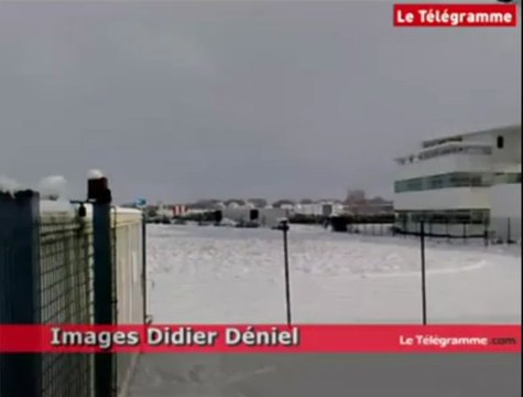 Guipavas (29). Un aéroport bien calme sous la neige