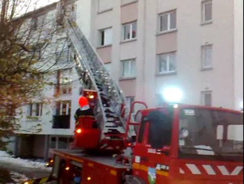 Lannion (22). Une gouttière menace de tomber sous le poids de la neige