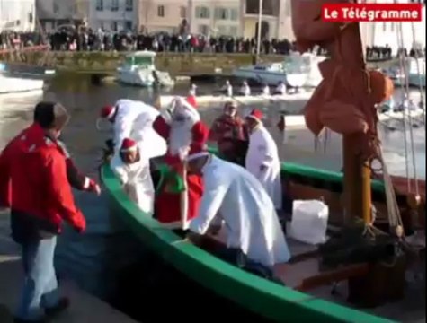Vannes (56). L'arrivée du Père Noël par bateau