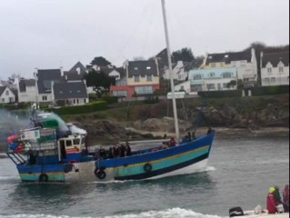 Concarneau (29). Le Val d'Orge nouveau bateau pour Haïti