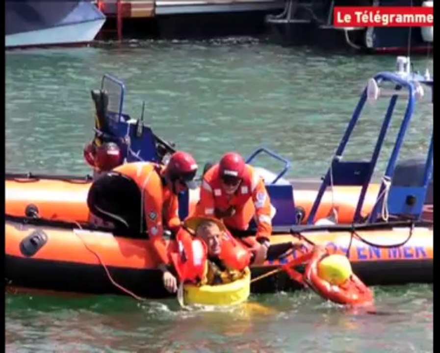 Etel (56). Exercice de sécurité en mer
