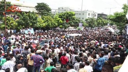Celebs at actor Srihari funeral