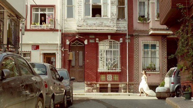 Bana Bir Koca Lazım (Hülya Avşar)