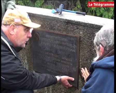 Brest. Retrait d'une stèle du pont de Recouvrance en vue des travaux