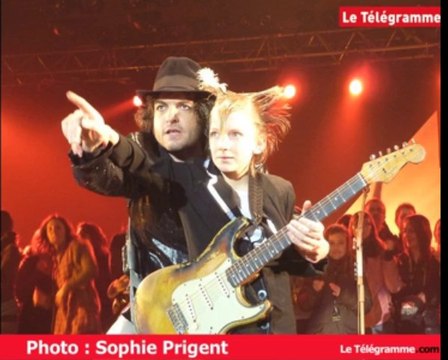 Vieilles Charrues. Peter, 11 ans et déjà deux scènes avec -M-