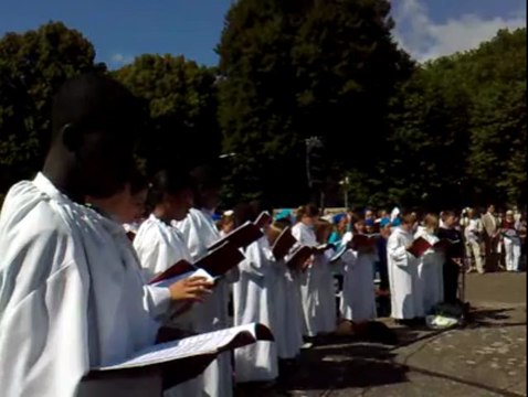 Sainte-Anne-d'Auray (56). 700 jeunes animent la grand-messe