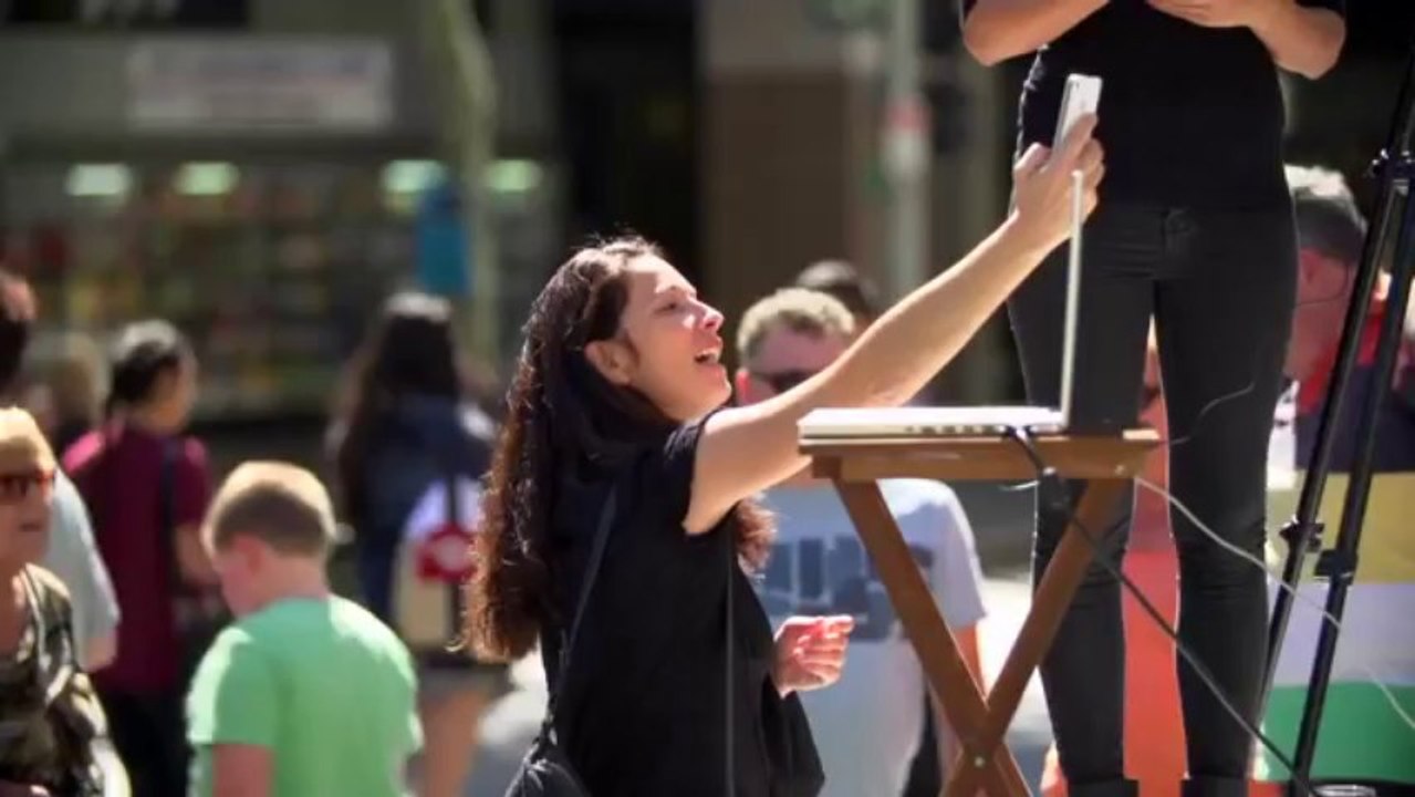 Australian artist makes Fire and Ice 3D street art