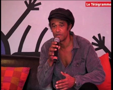 Vieilles Charrues. Noah : Noir en France, blanc en Afrique