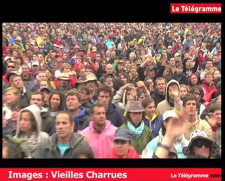 Vieilles Charrues. Les images du concert d'Asaf Avidan