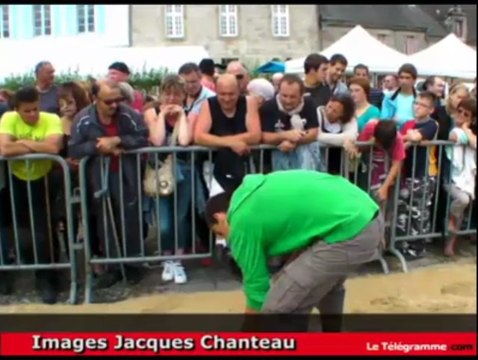 Guerlesquin. La foule aux championnats du Monde de lancer de menhir