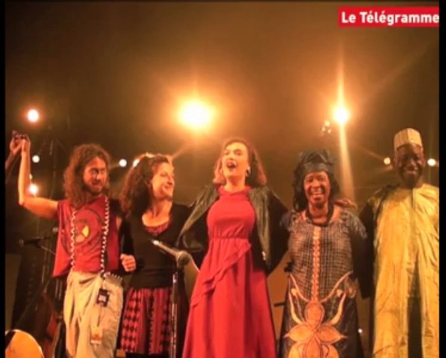 Bout du Monde. Les images du show de Moriarty et Moriba Koïta