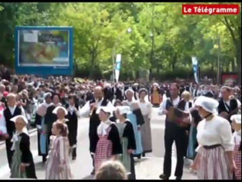 Festival interceltique. Dans les rues de Lorient pendant la parade