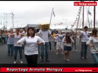 Chant de marin. Un flashmob sur le quai