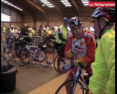Paris-Brest-Paris. Un vélo Peugeot de 1900 au point de contrôle