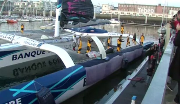 Trophée Jules-Verne. Banque Populaire V a quitté le port de brest