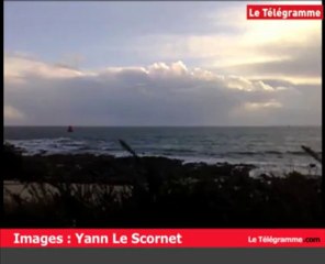 Locmariaquer (56). La pointe de Kerpenhir balayée par des rafales de vent