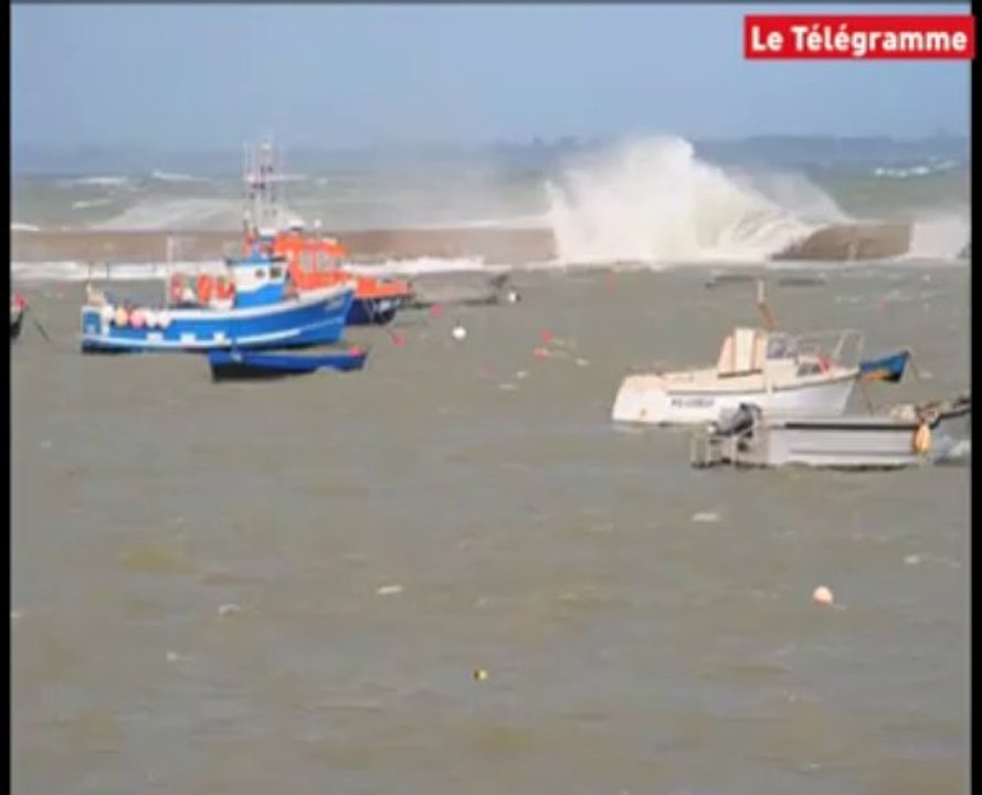 Plouescat (29). La tempête à Pors Guen