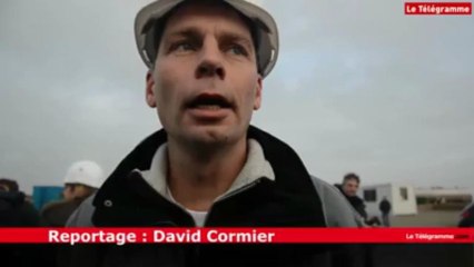Erdeven (56). Comment on découpe un cargo échoué...