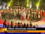 Türkçe Olimpiyatları Şöleni'nden görüntüler ekrana geliyor.