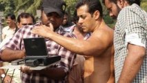 OMG! Salman Khan Thrashes Journalist Cameras On Jai Ho Sets