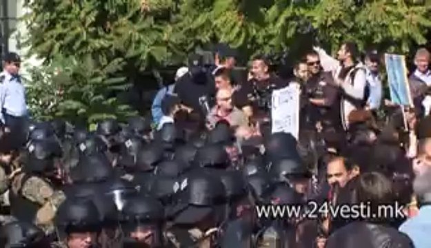 POLICISKO OBEZBEDUVANJE NA PROTESTITE ZA KEZAROVSKI
