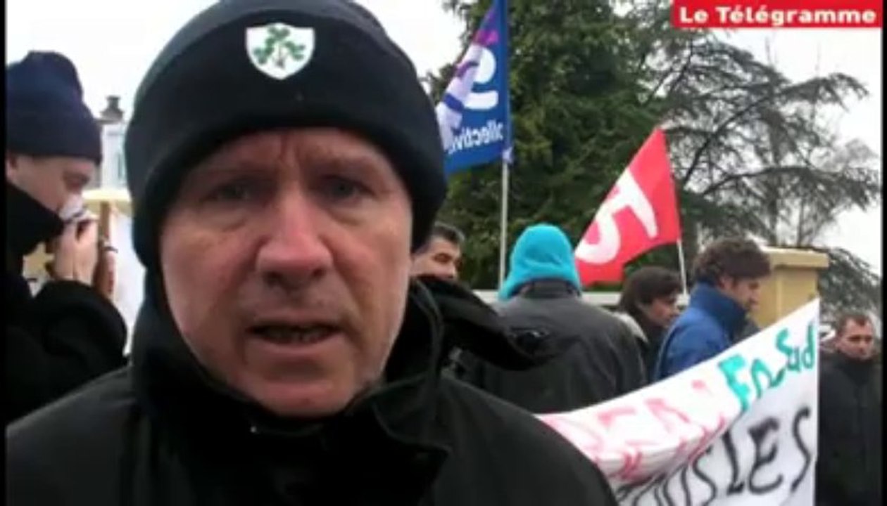 Pleyben (29). 90 manifestants contre la suppression des postes au lycée