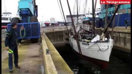 Lorient. L'ancien langoustinier vers Haïti