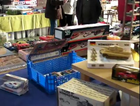 Séné. Bourse aux jouets : une machine à coudre qui tient dans la main