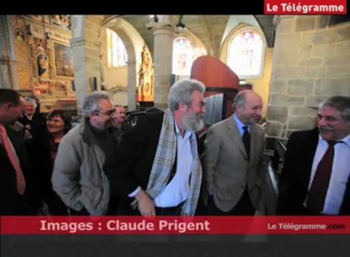 Saint-Thégonnec (29). Laurent Fabius ironise sur la statue à deux trompettes de l'église