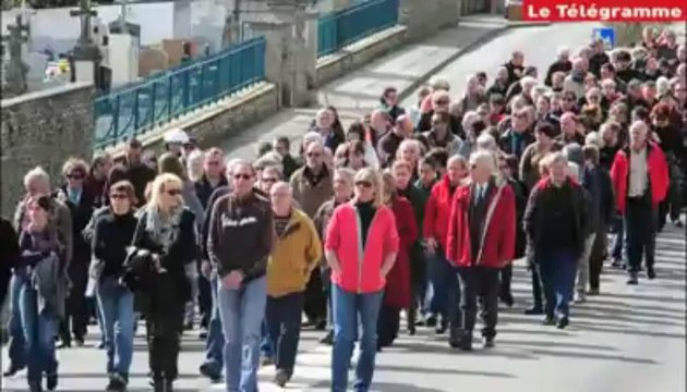Trégunc (29). Marche silencieuse et vive émotion en hommage au postier décédé