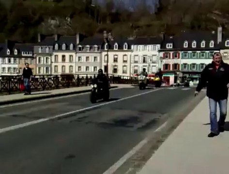 Motards en colère. Opération escargot sur les voies express bretonnes