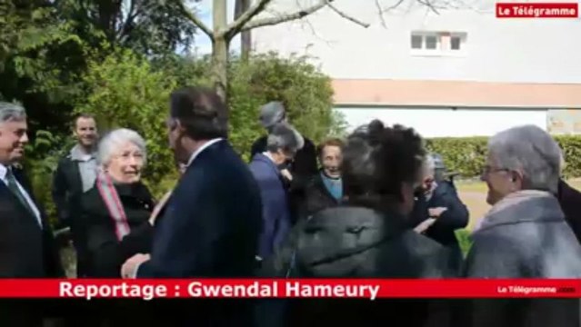 Présidentielle. Bayrou à Saint-Brieuc : la campagne, la pluie, le beau-temps