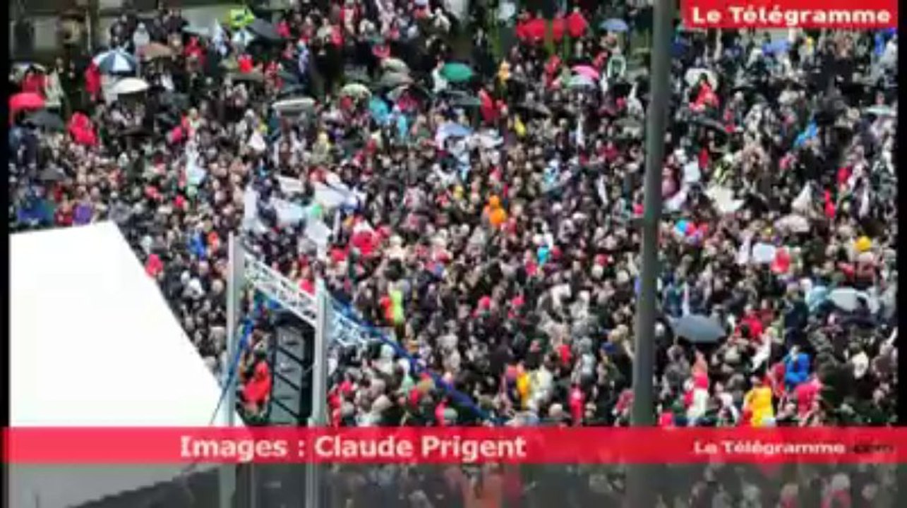 Quimper. Bain de foule pour François Hollande