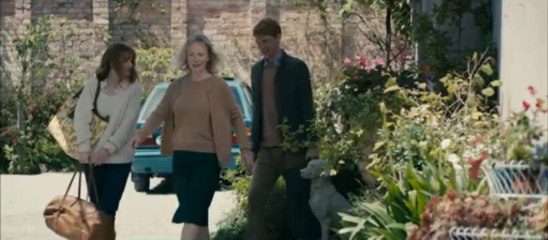 Il était Temps - Extrait 3 - VF - Présentation officielle à la famille - Le 6 Nov 2013