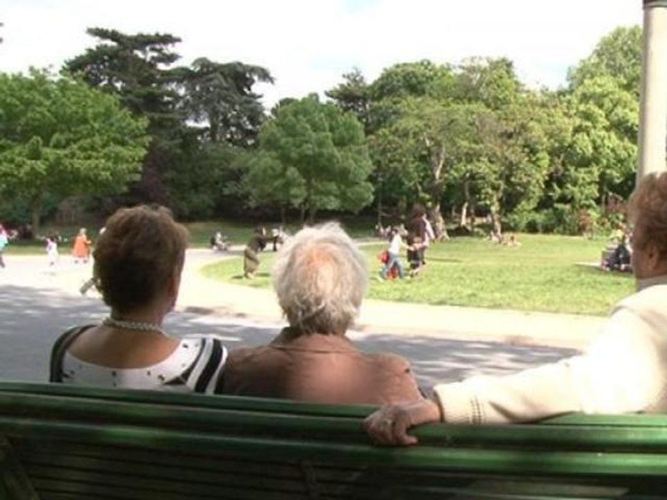 Familles: portrait-robot des nouveaux grands-parents en France - 23/10