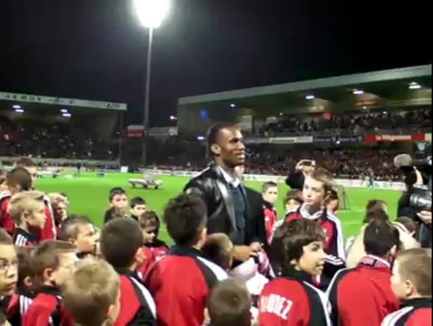 100 ans d'En avant Guingamp. Didier Drogba acclamé par le public
