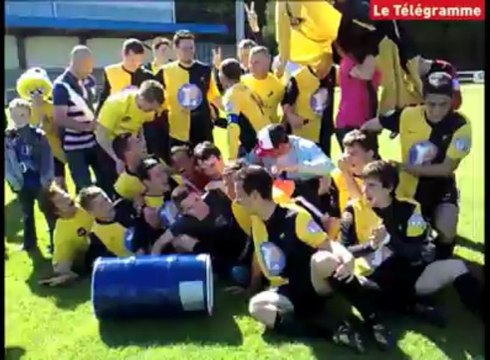 Pontivy. Les joueurs du Stade pontivyen fêtent la montée