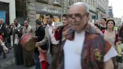 Guingamp : les Égyptiens entraînent le public dans la danse