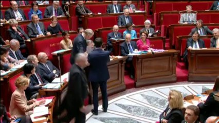 Valls sur Ayrault à l'Assemblée : "Vous voyez bien qu'on n'est pas fâchés"