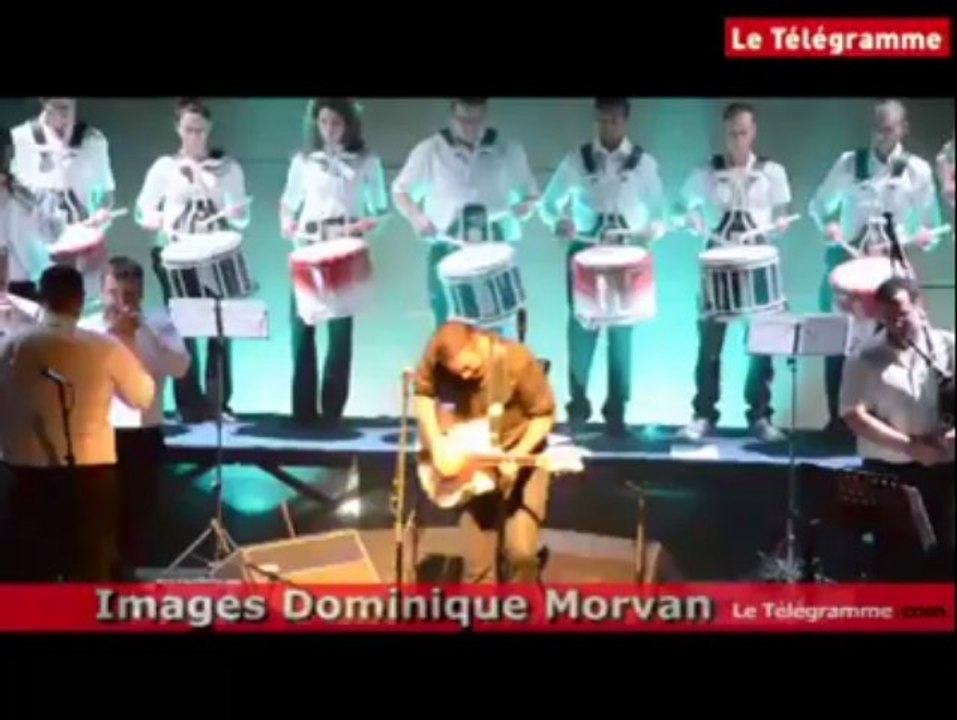 Carhaix. Vive ma liberté version Zebra & Bagad Karaez