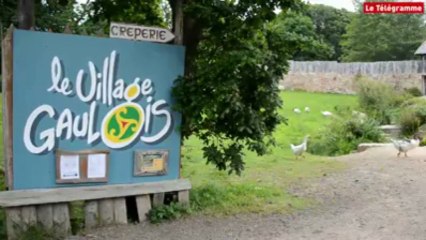 Pleumeur-Bodou. La Radôme, le village gaulois et l'Afrique