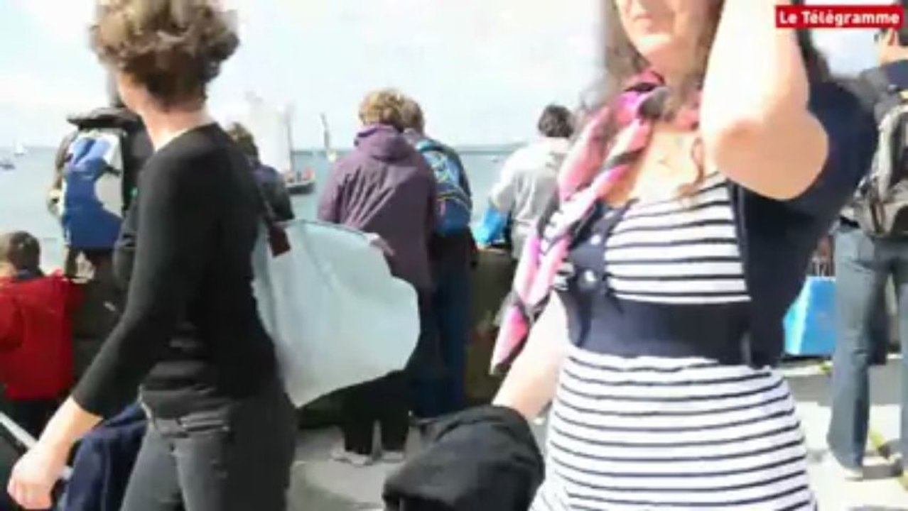 Tonnerres de Brest. Des ronds dans l'eau sous le soleil de la rade