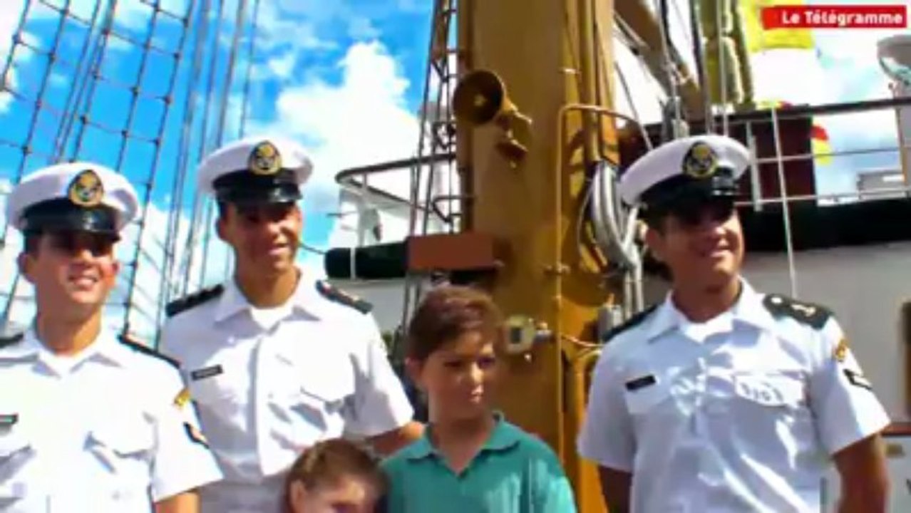 Tonnerres de Brest. Chaude ambiance à bord du Cuauhtemoc, voilier mexicain